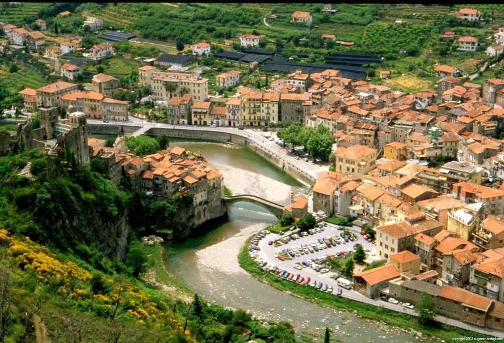 B&B Il Libro Verde Dolceacqua Εξωτερικό φωτογραφία